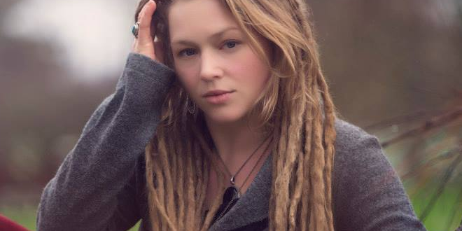 Out Singer/Songwriter Crystal Bowersox Releases "Coming Out" Christmas Song